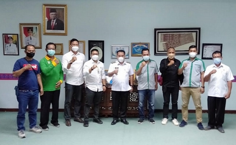 Bupati Sekadau Komitmen Bantu Petani Sawit Swadaya