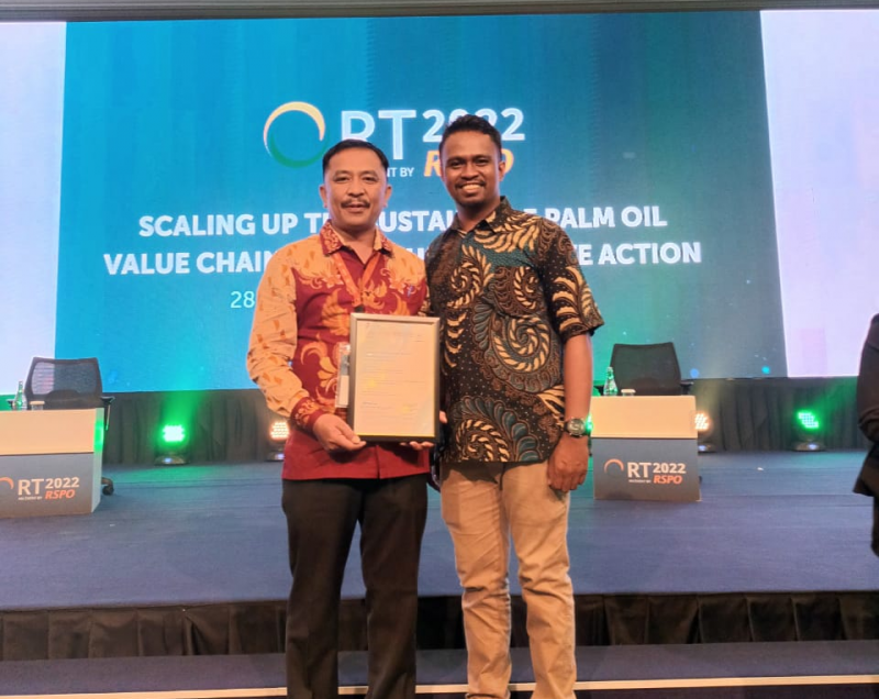 Petani Sawit Swadaya Anggota SPKS di Kabupaten Rokan Hulu - Riau Memperoleh Sertifikat RSPO